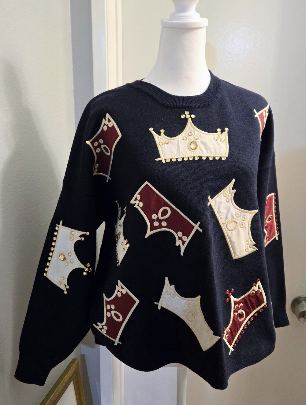 Navy Crown Appliqué Sweater Red & Cream Beads Crowns Size M